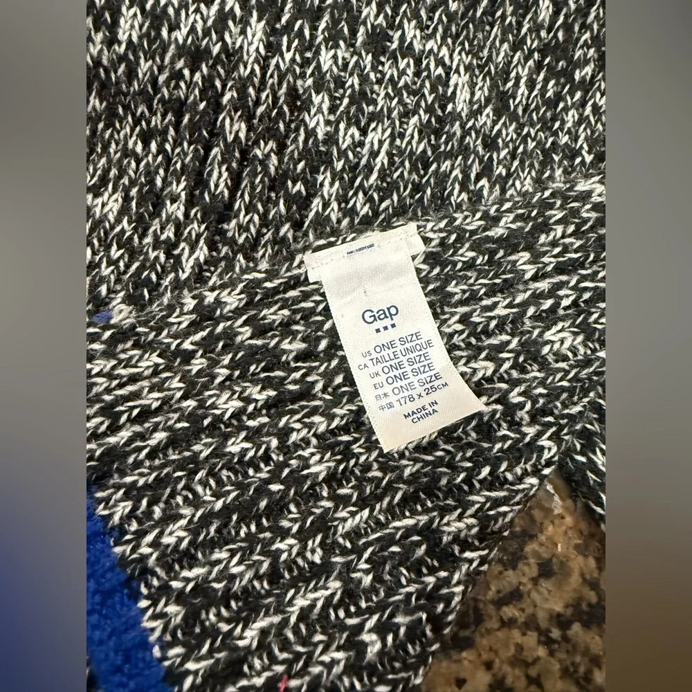 GAP Scarf